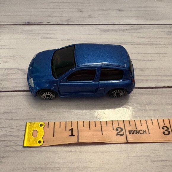 Maisto Renault Clio V6 Sport Car, 1:64 Scale Blue (SKU: 262TO) - Picture 7 of 7